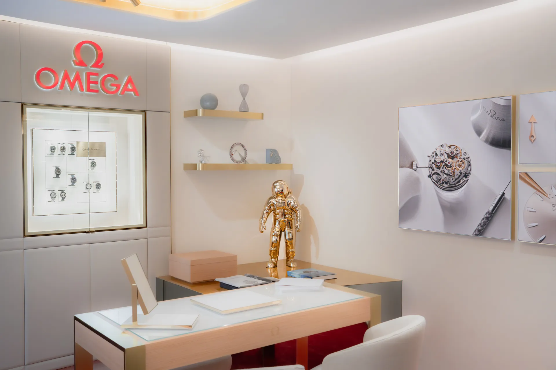 Atelier Omega nella boutique De Pascalis Gioielli di Lecco
